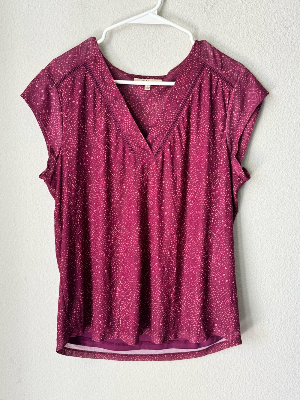 Les Serein Women's V-Neck Cap Sleeve Top - Berry Print